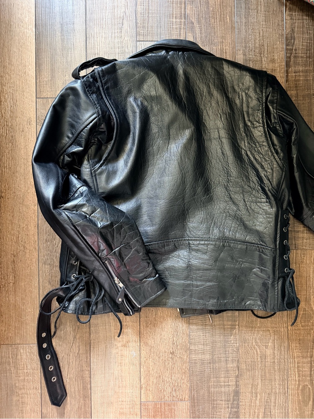 Black Leather Biker Jacket - Classic Moto Style - Picture 3 of 3